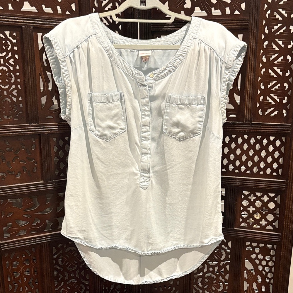 Women's Light Blue Chambray Top (L)